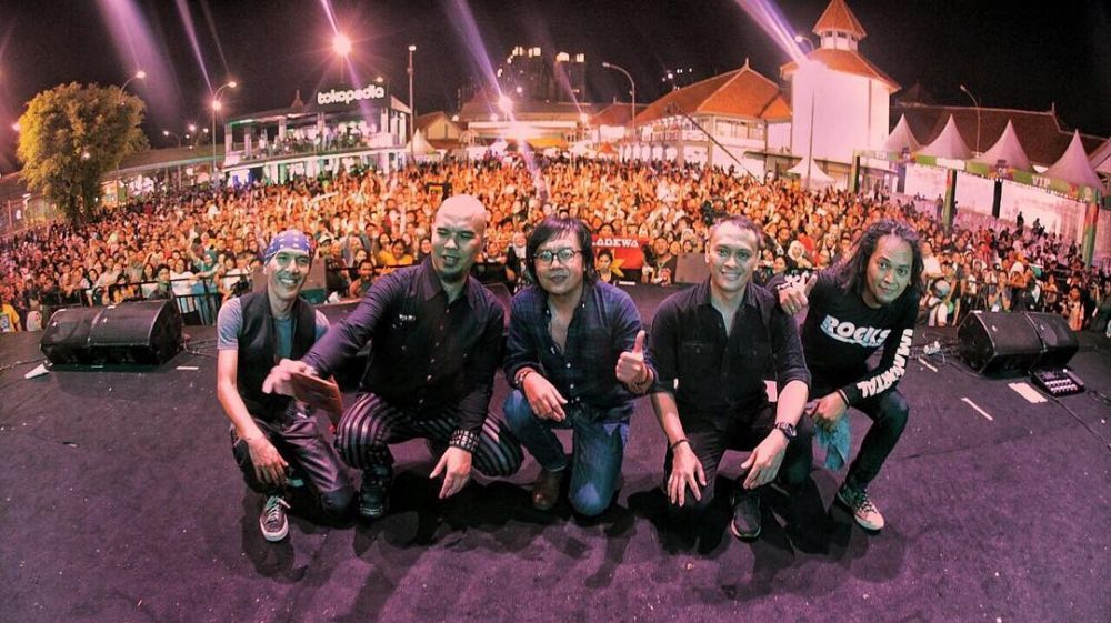 10 Bukti penampilan Ari Lasso tak pernah berubah, awet muda banget!