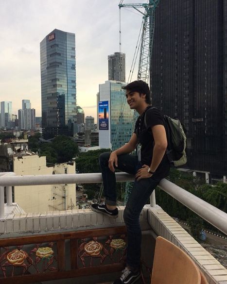 10 Pesona Irsyat, si Addie MS di film Chrisye, bikin cewek kesengsem