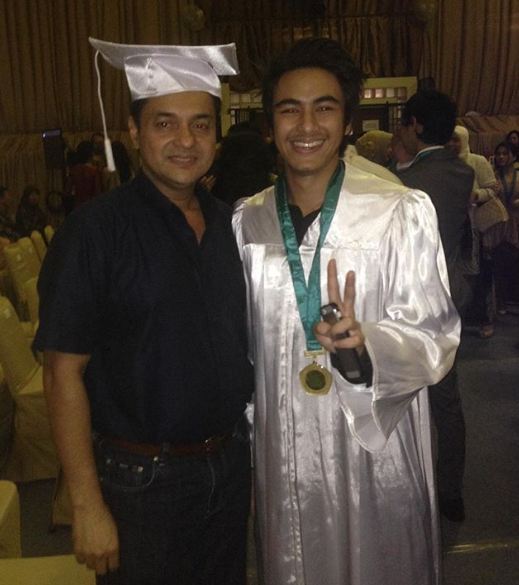 10 Pesona Irsyat, si Addie MS di film Chrisye, bikin cewek kesengsem