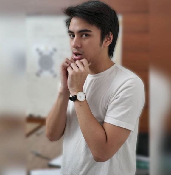 10 Pesona Irsyat, si Addie MS di film Chrisye, bikin cewek kesengsem