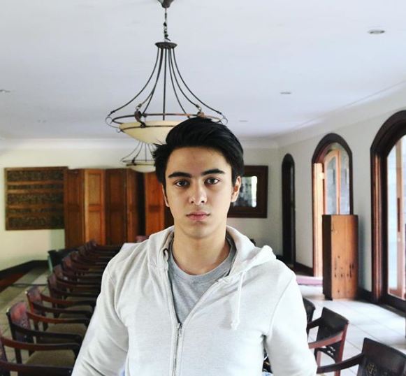 10 Pesona Irsyat, si Addie MS di film Chrisye, bikin cewek kesengsem