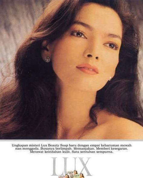 Jadi ikon kecantikan, 10 penampilan Ida Iasha ini tak lekang waktu