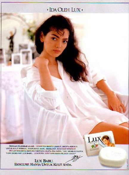 Jadi ikon kecantikan, 10 penampilan Ida Iasha ini tak lekang waktu