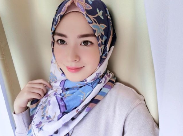 Pesona Ayana Jihye-moon, mualaf cantik mantan member girlband Korea