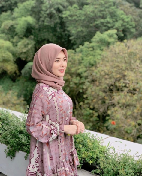 Pesona Ayana Jihye-moon, mualaf cantik mantan member girlband Korea