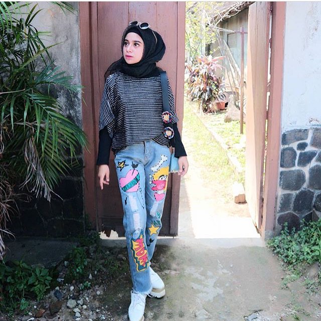 Gaya OOTD high waist jeans ala 7 selebgram hijabers 