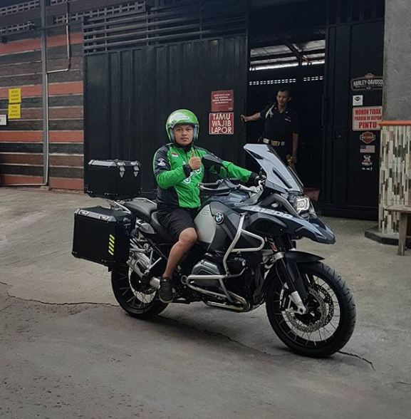  Sudah punya profesi top, 5 orang ini juga driver ojek online