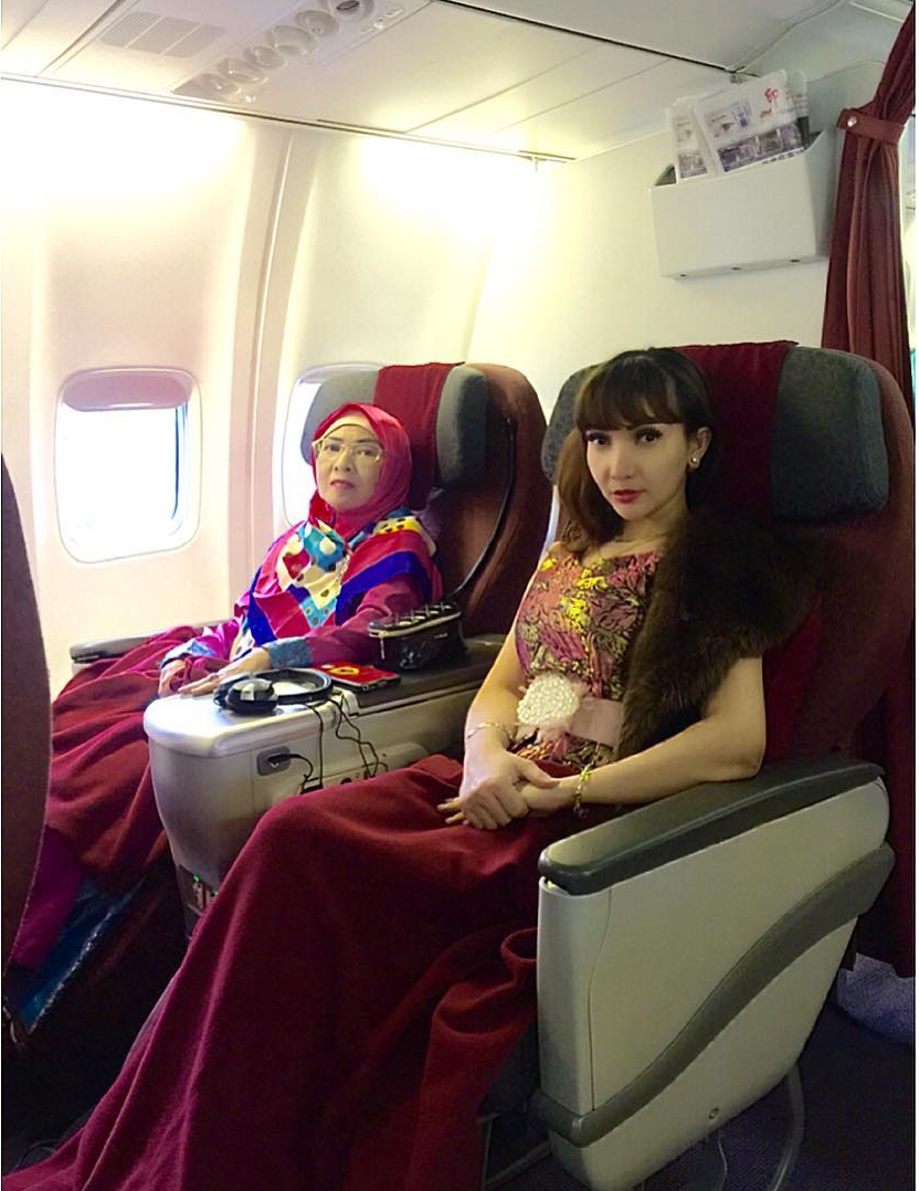 Tak banyak yang tahu, ini 8 potret kedekatan Roro Fitria dengan ibunya