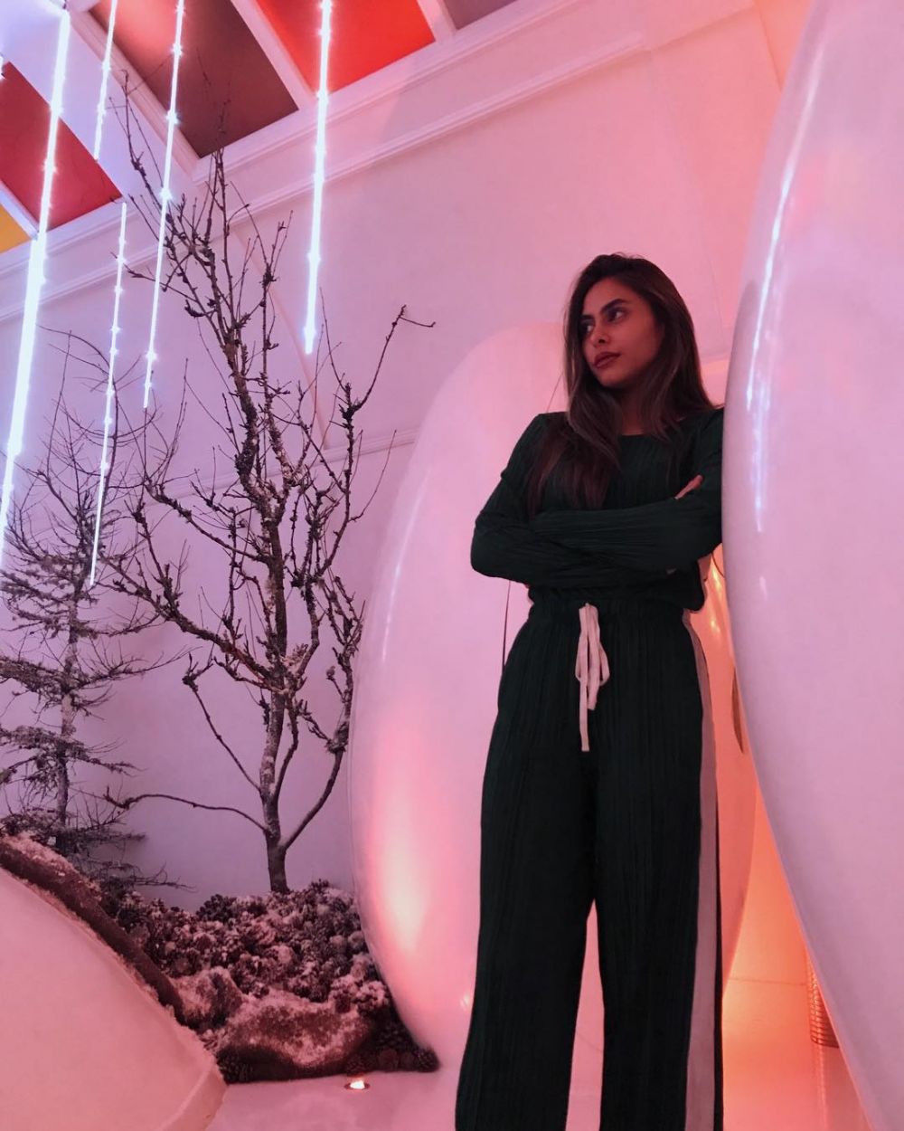 9 Seleb cantik yang gemar memakai busana serba hitam, cantik & menawan