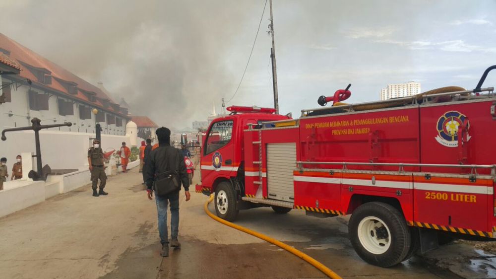 7 Foto kebakaran di Museum Bahari Jakarta, hanguskan benda bersejarah