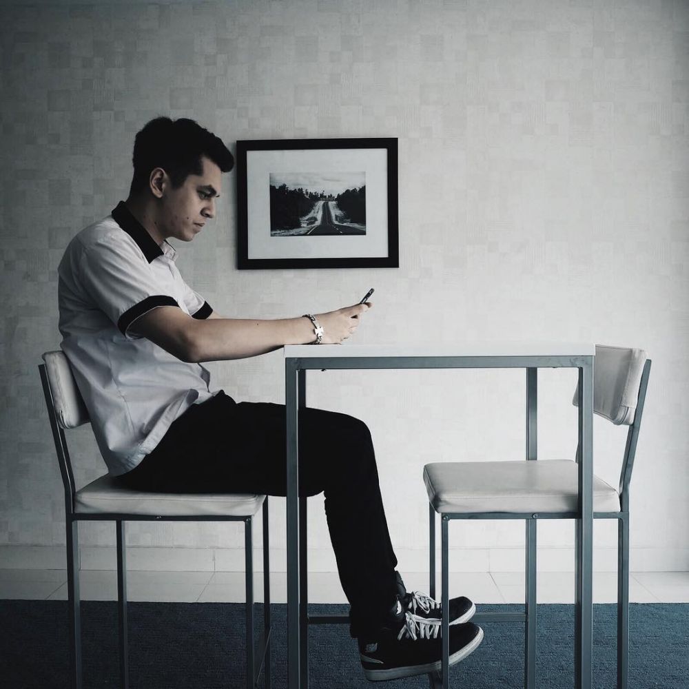 10 Seleb ganteng usia 20 tahunan ini masih pantas pakai seragam SMA