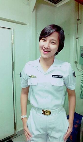 10 Pesona Dina Abharina, TNI cantik bikin para cowok pengen 'ditembak'