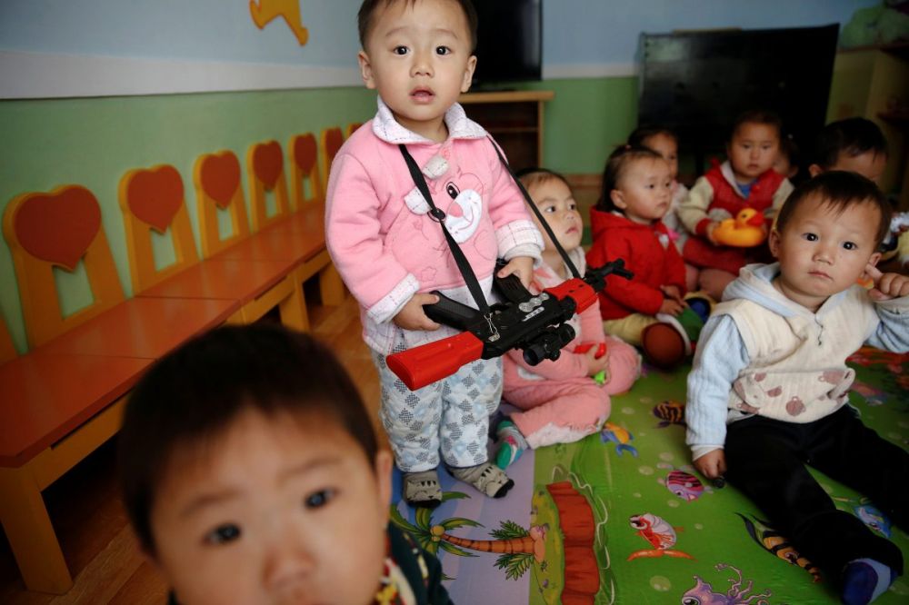 10 Foto mirisnya anak-anak Korea Utara, si kaya dan si miskin dibedain