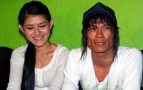 Menikah dengan seleb, nasib 7 wanita ini berakhir dengan perceraian