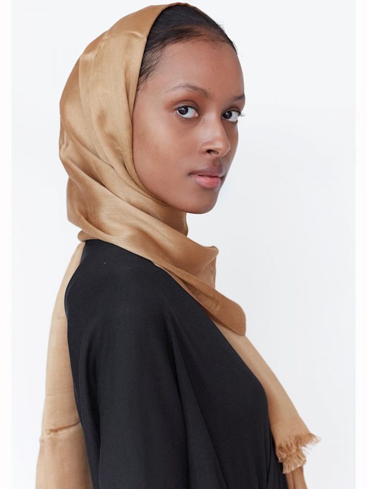 7 Potret Shahira Yusuf, model hijab pertama tembus agensi top Eropa