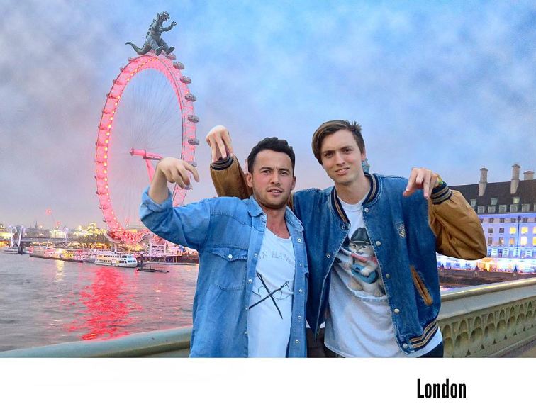 10 Editan foto uniknya keliling dunia bareng Godzilla, kreatif banget