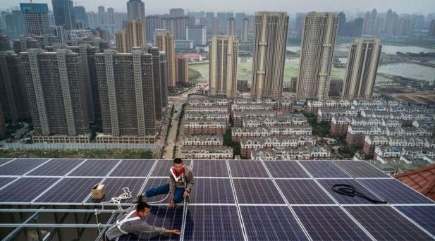 Ini penampakan 4 juta panel surya di China dari angkasa, ada yang aneh