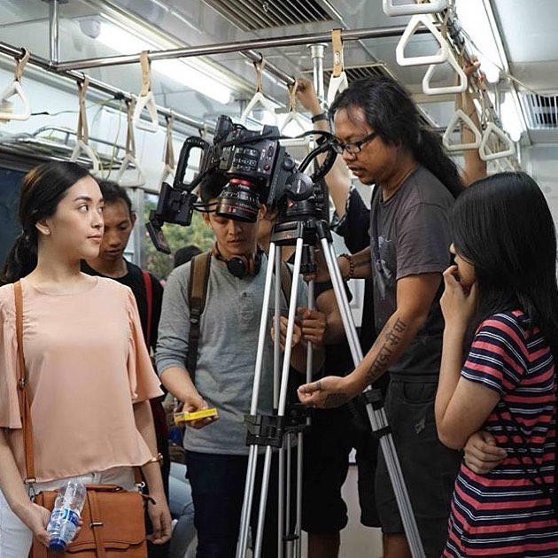 10 Potret cewek yang jadi korban SARA di KRL, ternyata model iklan