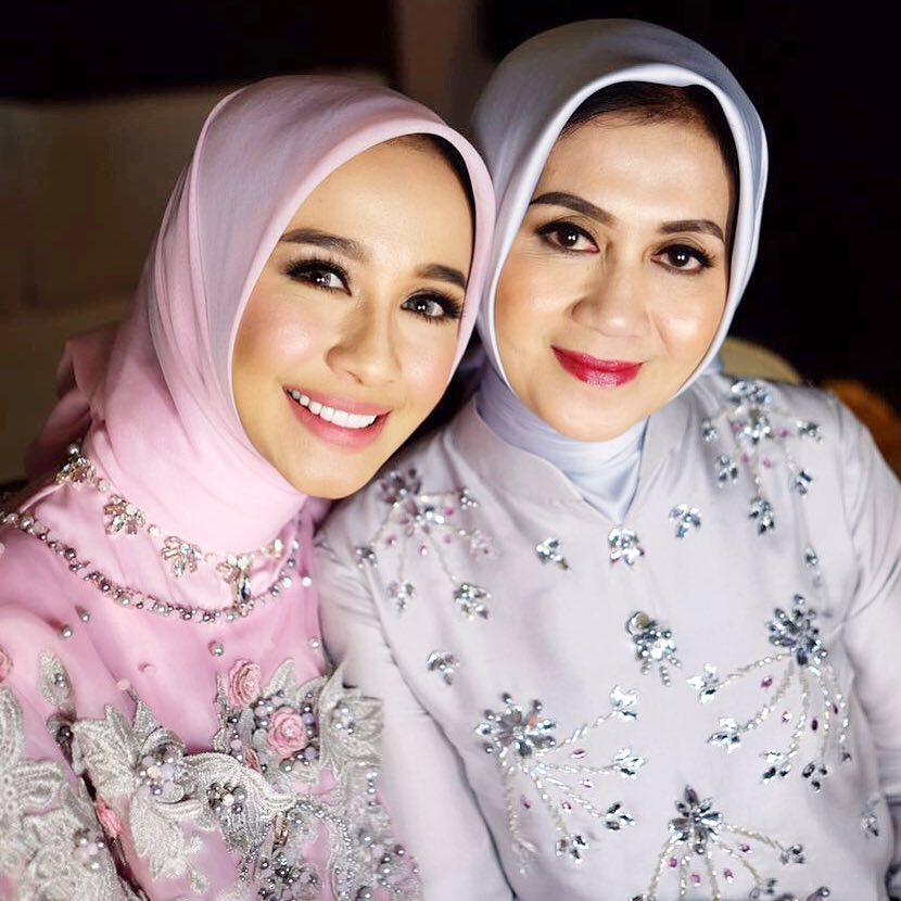 13 Ibu seleb Indonesia ini jarang terekspos, sama-sama cantik