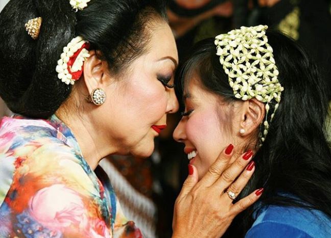 7 Momen siraman Ardina Rasti jelang pernikahan, penuh haru