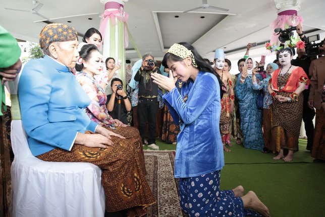 7 Momen siraman Ardina Rasti jelang pernikahan, penuh haru