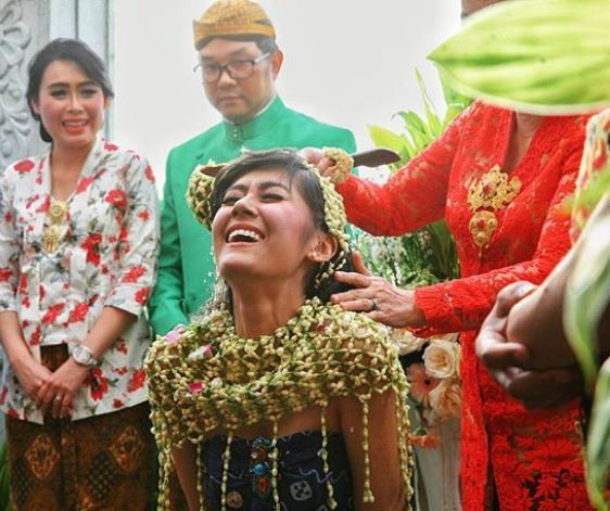 7 Momen siraman Ardina Rasti jelang pernikahan, penuh haru