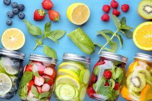 7 Buah paling cocok buat infused water, minuman sehat buat diet