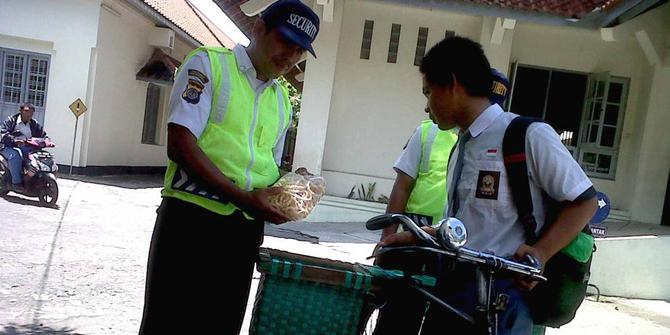 5 Potret lain kids zaman now tak kenal gengsi, layak tuai pujian