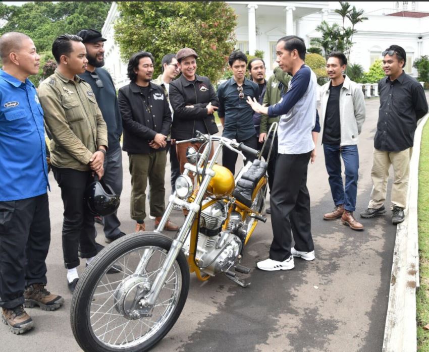 Jokowi beli sepeda motor rancangan anak bangsa, modelnya kekinian abis