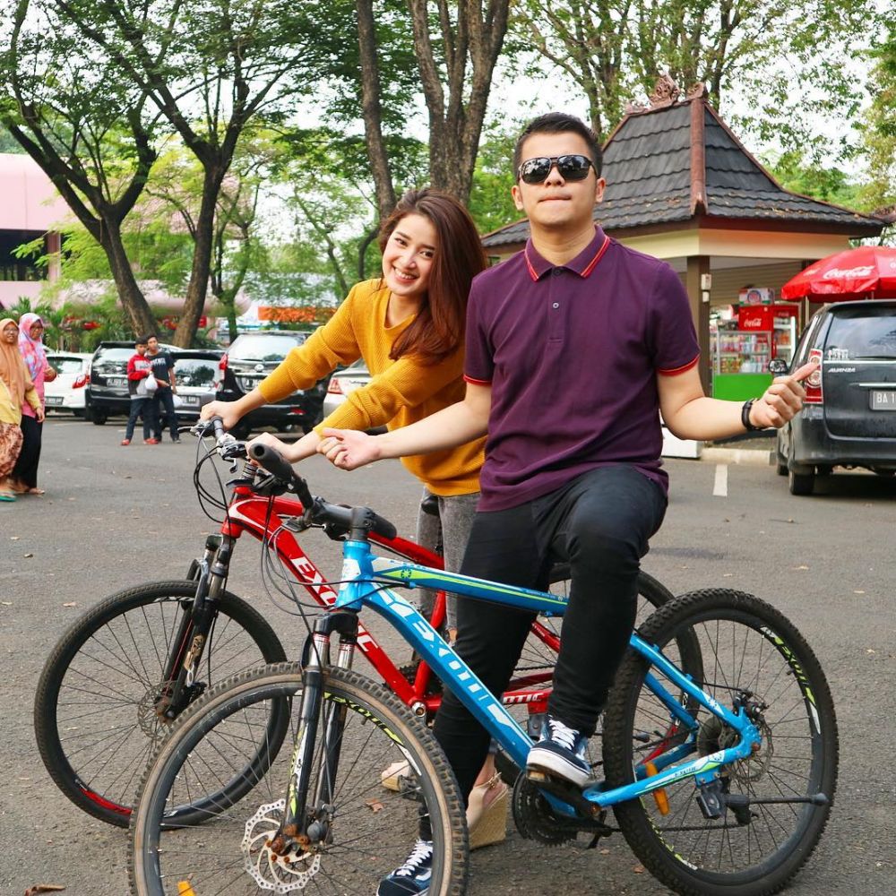 10 Momen romantis Handika Pratama-Rosiana, couple favorit warganet
