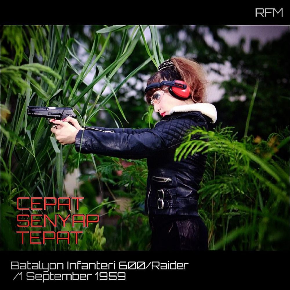 6 Potret Roro Fitria ala militer, seksi dan sangar abis 