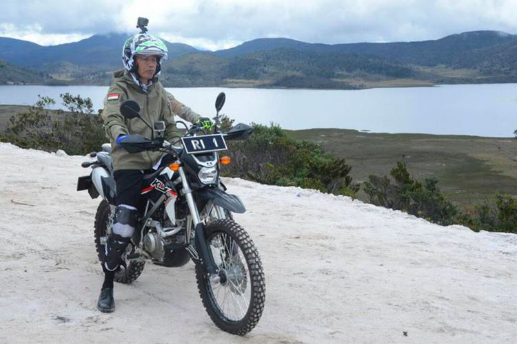 4 Gaya Jokowi naik motor, dari trail hingga moge