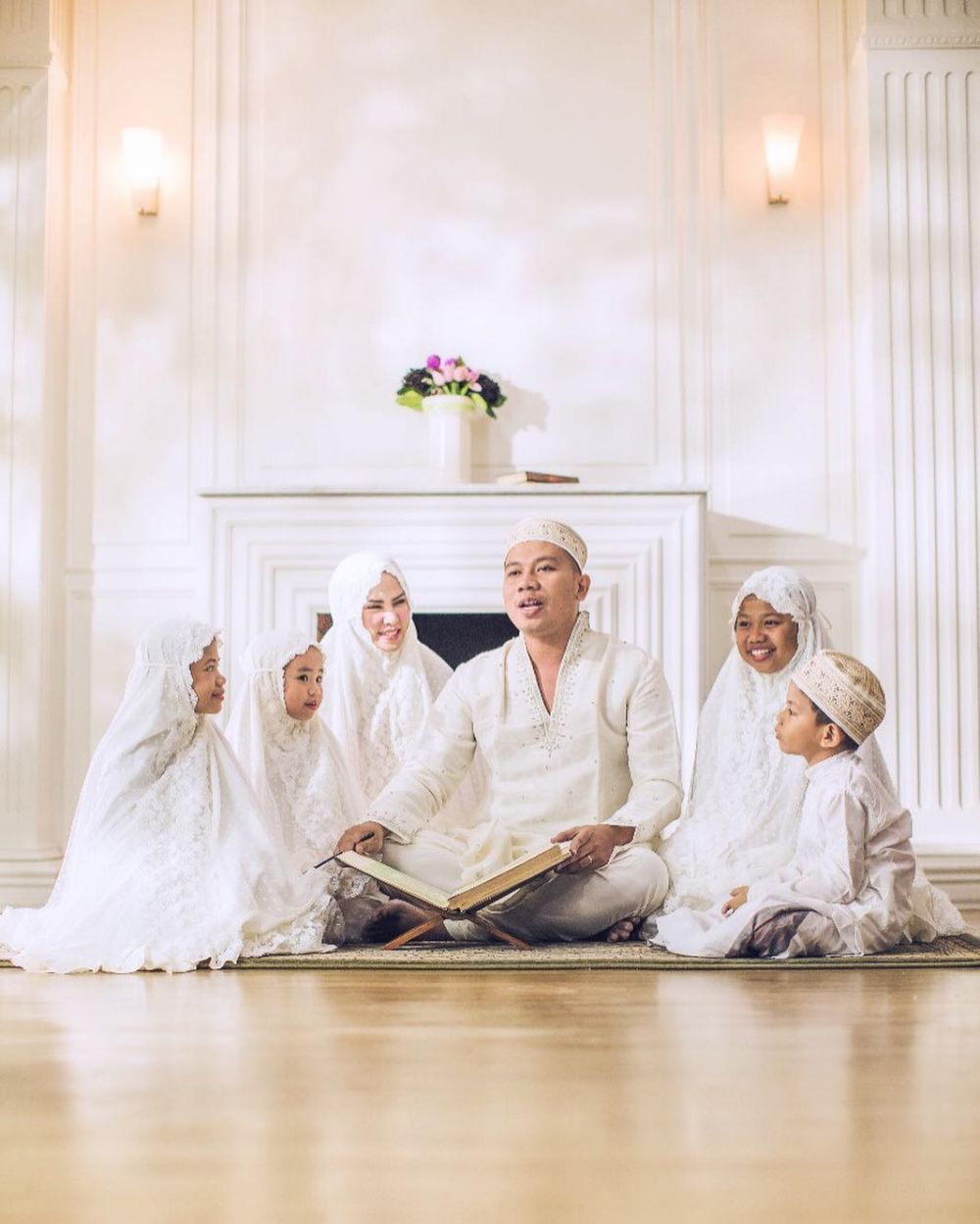 Prewedding lagi, Angel Lelga & Vicky pakai tema Beauty and The Beast