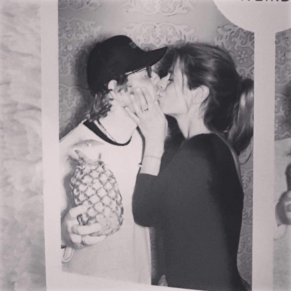 Resmi tunangan, ini 7 potret mesra Ed Sheeran dan Cherry Seaborn