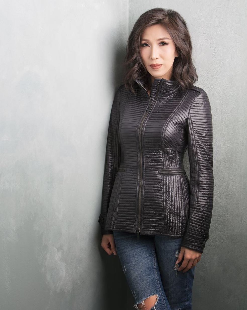 10 Potret Wanda Ponika, pengusaha perhiasan yang gayanya bak ABG