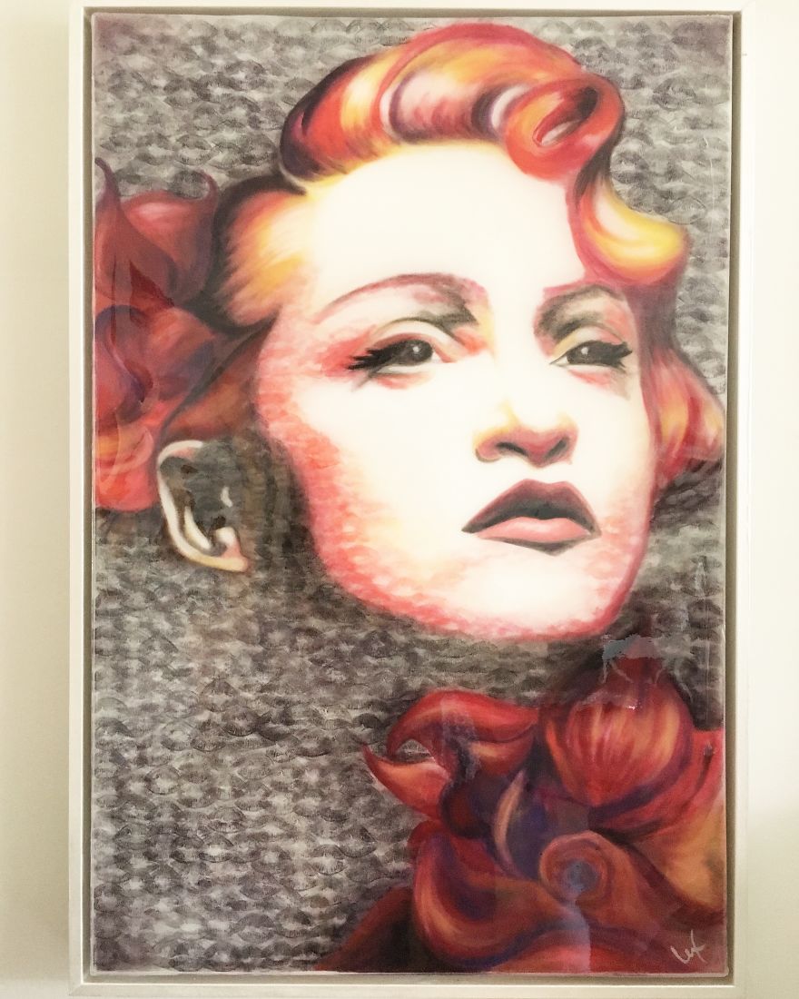 Dengan ciuman & lipstik, 10 lukisan ini bikin cowok mau jadi kanvasnya