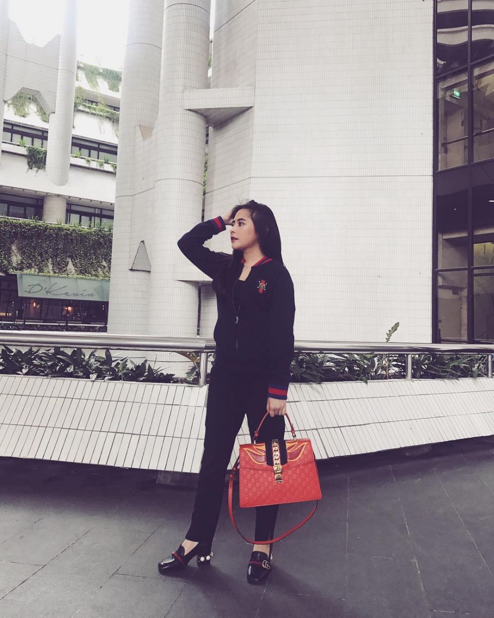 10 Gaya OOTD Prilly Latuconsina saat ke kampus, stylish abis