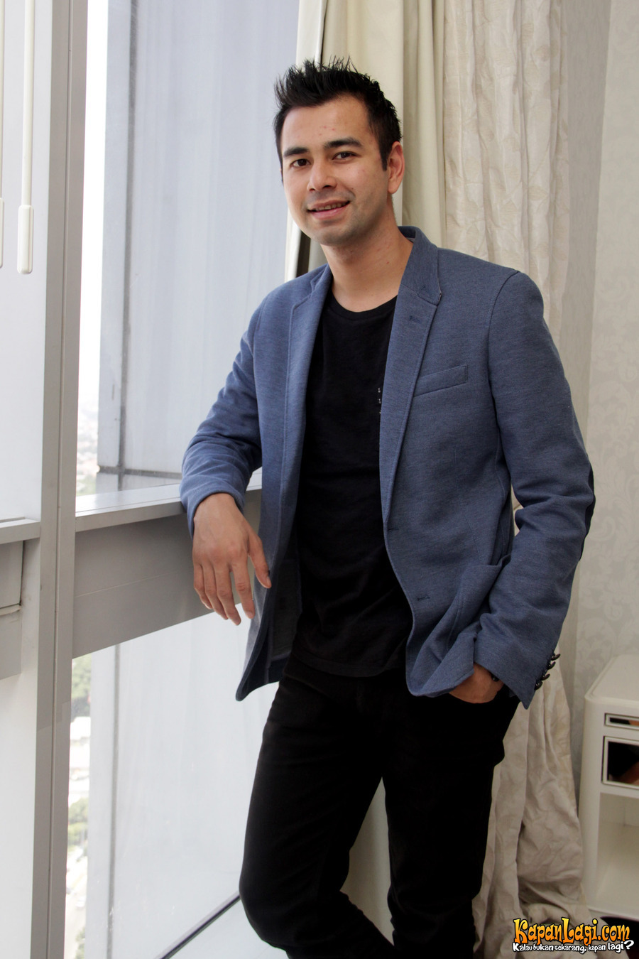 Gara-gara ucapan dan perilaku, 6 presenter TV ini dapat masalah