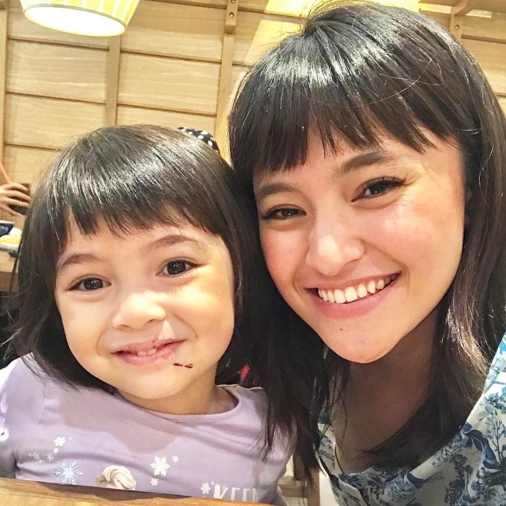 Disebut kayak kakak-adik, ini 10 potret kebersamaan Marshanda & Sienna