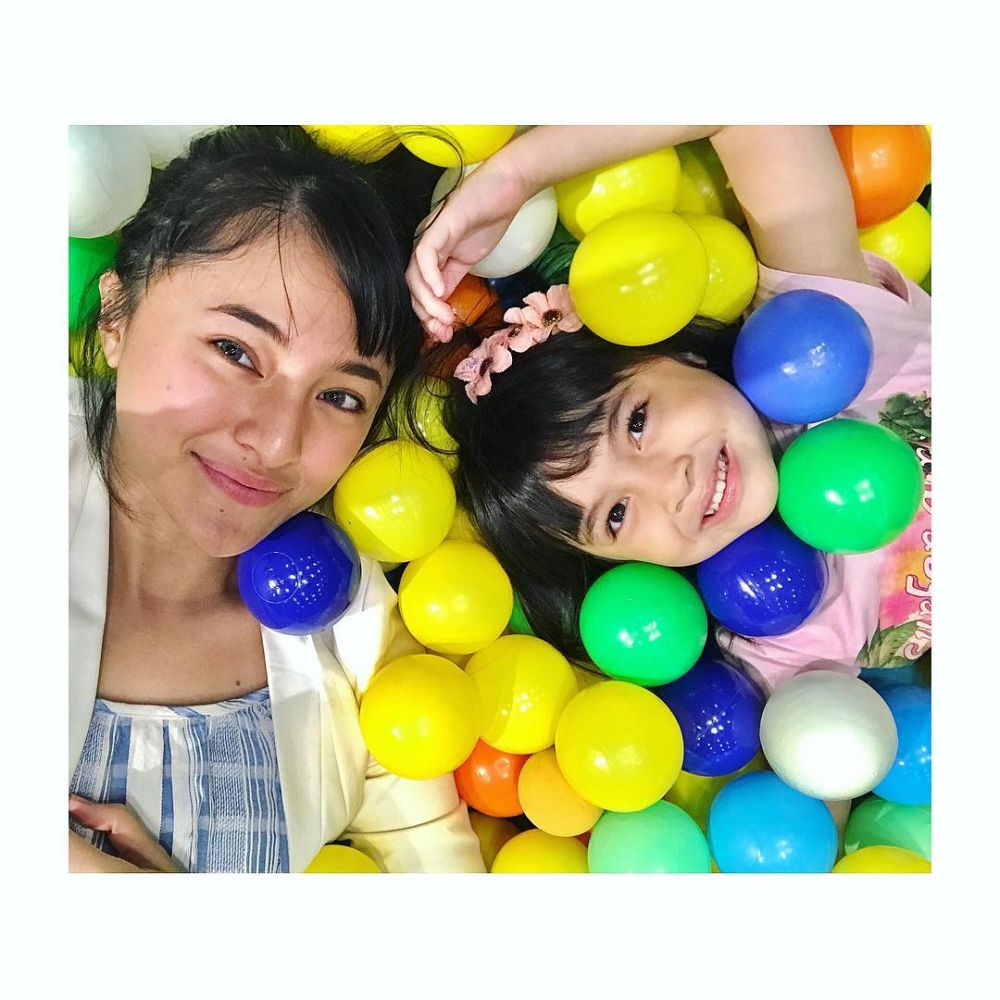 Disebut kayak kakak-adik, ini 10 potret kebersamaan Marshanda & Sienna