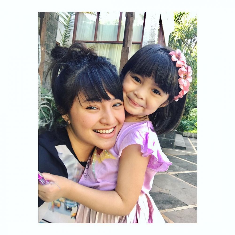 Disebut kayak kakak-adik, ini 10 potret kebersamaan Marshanda & Sienna