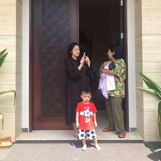 Gempa keras guncang Jakarta, Ani Yudhoyono posting foto kepanikan