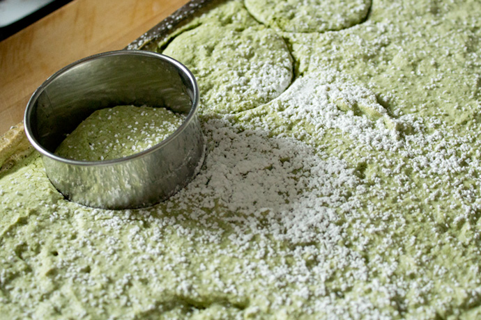 Bosan sama tiramisu yang gitu-gitu aja? Yuk coba bikin matchamisu