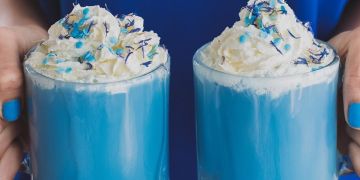 5 Kreasi blue matcha, minuman kekinian yang lagi hits di media sosial