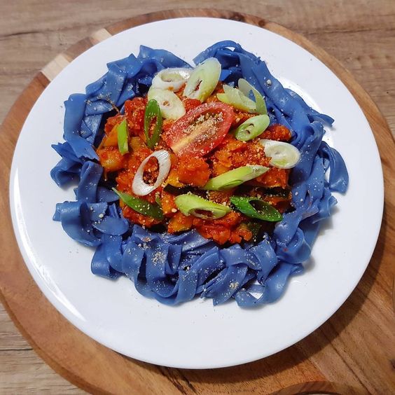 5 Kreasi blue matcha, minuman kekinian yang lagi hits di media sosial