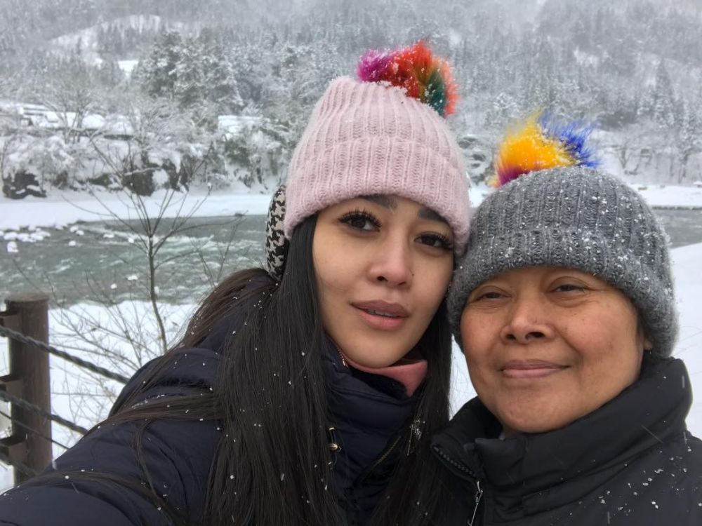 Dulu dandan menor, 5 seleb ini sekarang sering tanpa makeup