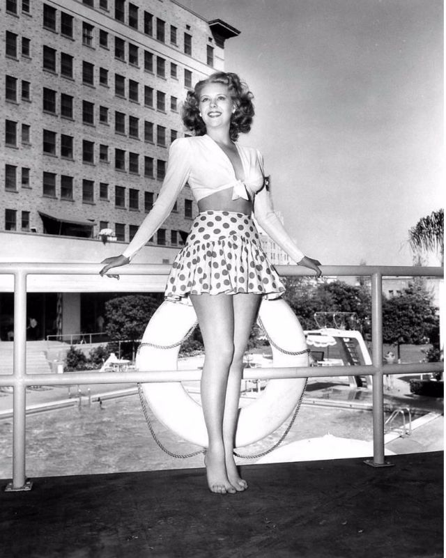 10 Foto langka Marie McDonald, model paling seksi Amerika era 40-50an