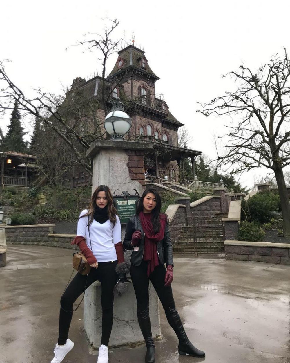 Pose bareng Jedar, begini 10 gaya Nia Ramadhani saat ikutan ngangkang