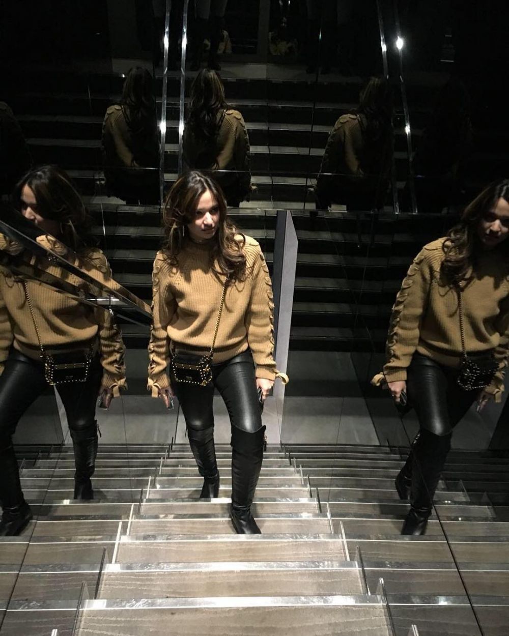 Pose bareng Jedar, begini 10 gaya Nia Ramadhani saat ikutan ngangkang