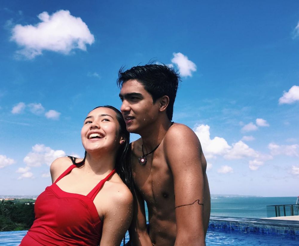 10 Potret Teuku Atha, kakak yang sering dikira pacar Beby Tsabina